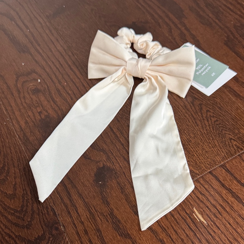 H&M Elegant Cream Bow Hair Tie